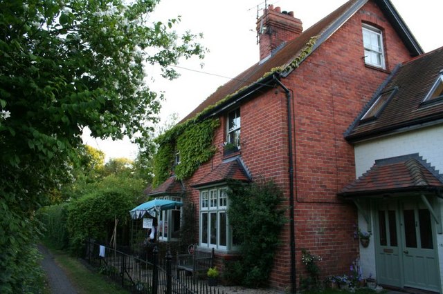 File:House along the pathway - geograph.org.uk - 1366123.jpg