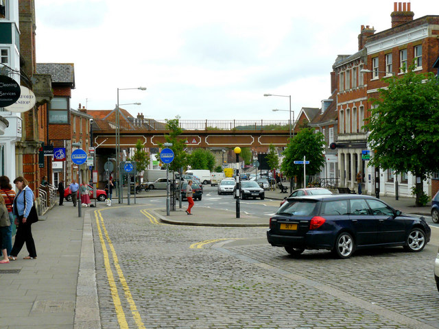 File:Hungerford - High Street - geograph.org.uk - 834404.jpg