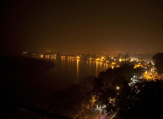 File:Karala riverside at night.jpg