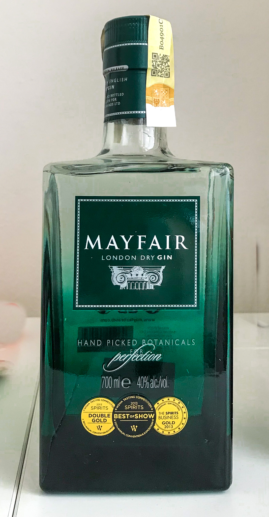 Лондон джин 0.7. Mayfair Джин. Джин Майфаер. Локвуд драй Джин. Mayfair flagship Gin.