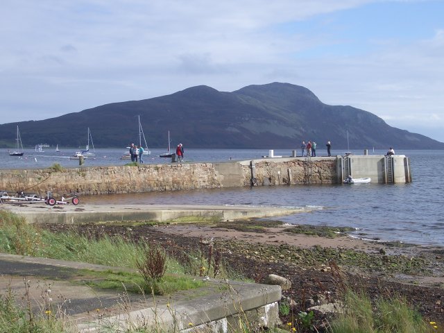 File:Lamlash Pier - geograph.org.uk - 977095.jpg