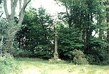 File:Memorial cross said to mark the spot where King Malcolm III of Scotland was killed while besieging Alnwick Castle in 1093.jpg