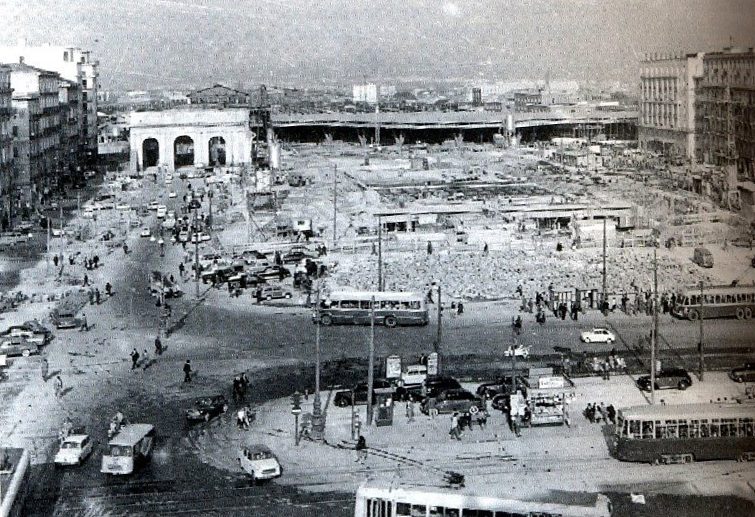 File:Napoli, Stazione Centrale distrutta.jpg