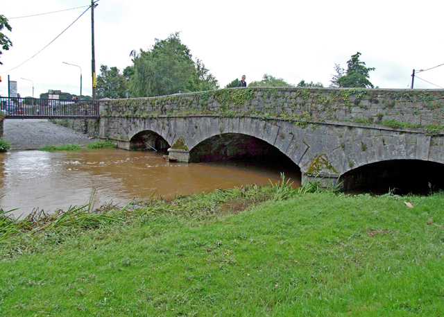 File:Oxmanton bridge - geograph.org.uk - 1364738.jpg