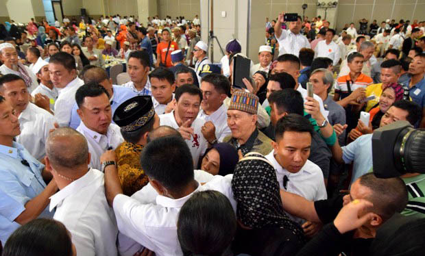 File:President Rodrigo Duterte interacts with participants of the Mindanao Hariraya Eid’l Fitr.jpg