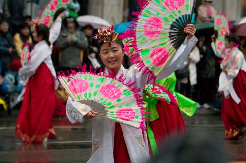 File:Saint Patricks Parade in Vancouver - Japanese fan dancers 2.jpg