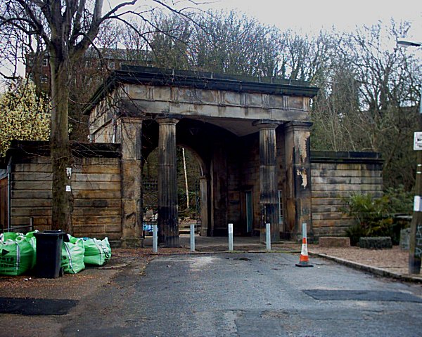 File:Sheffield General Cemetery - Gatehouse 17-04-06.jpg