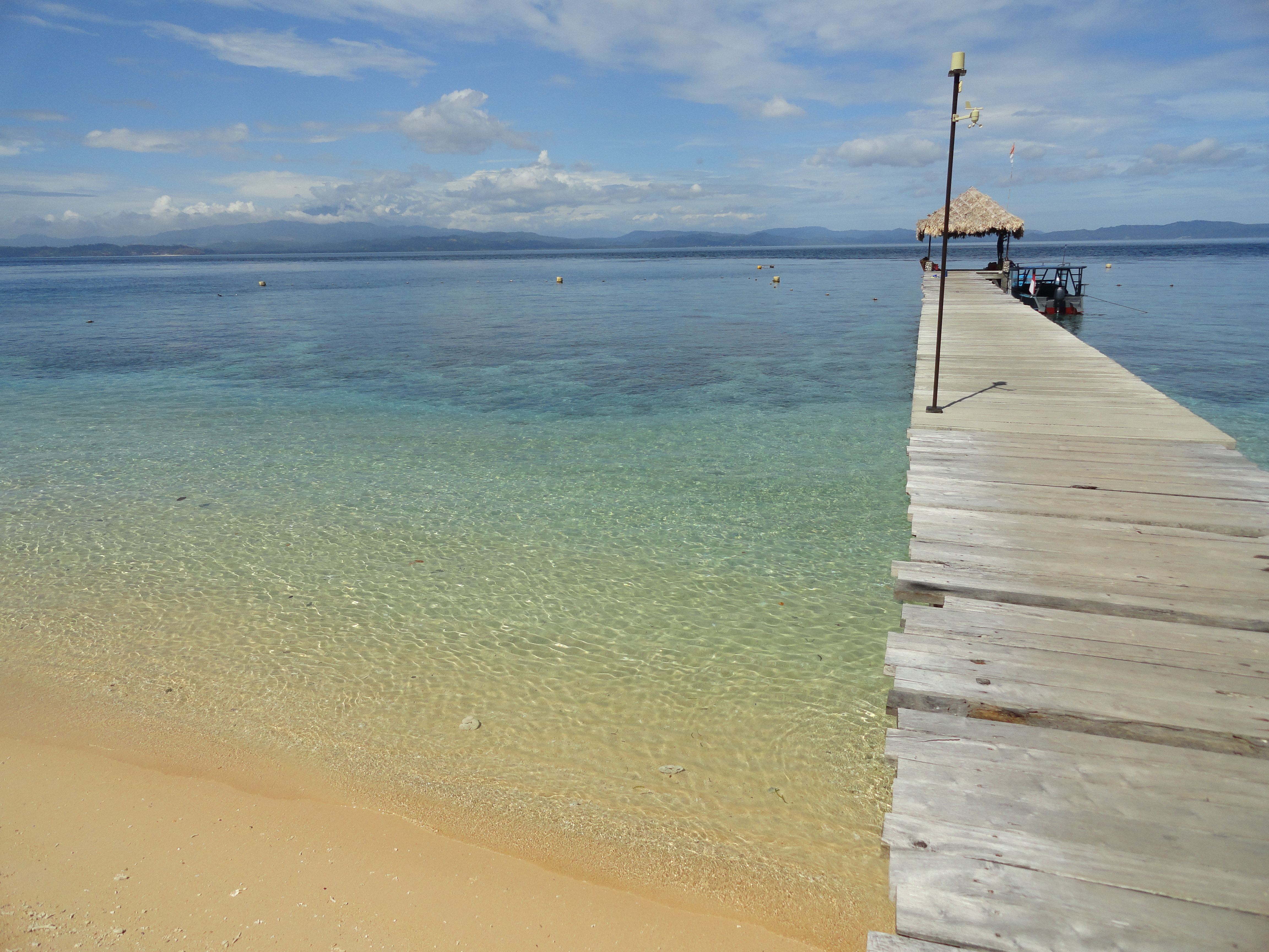 The_Pier,_Coral_Eye_Resort,_Pulau_Bangka_(15234040271)