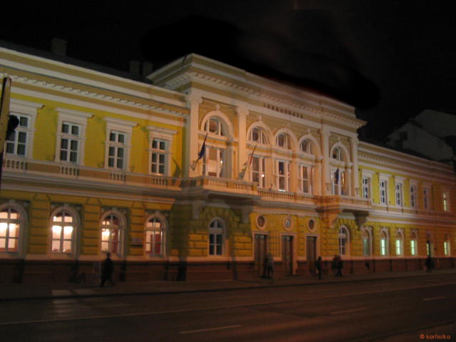 File:TownHallSzolnokNight.JPG