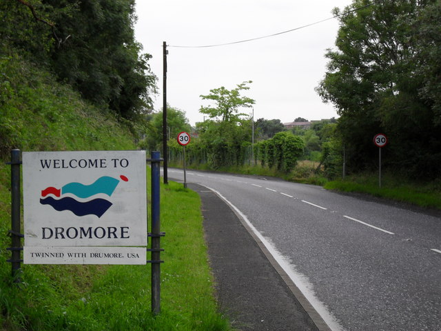File:"Welcome to Dromore", Mossvale - geograph.org.uk - 1407797.jpg