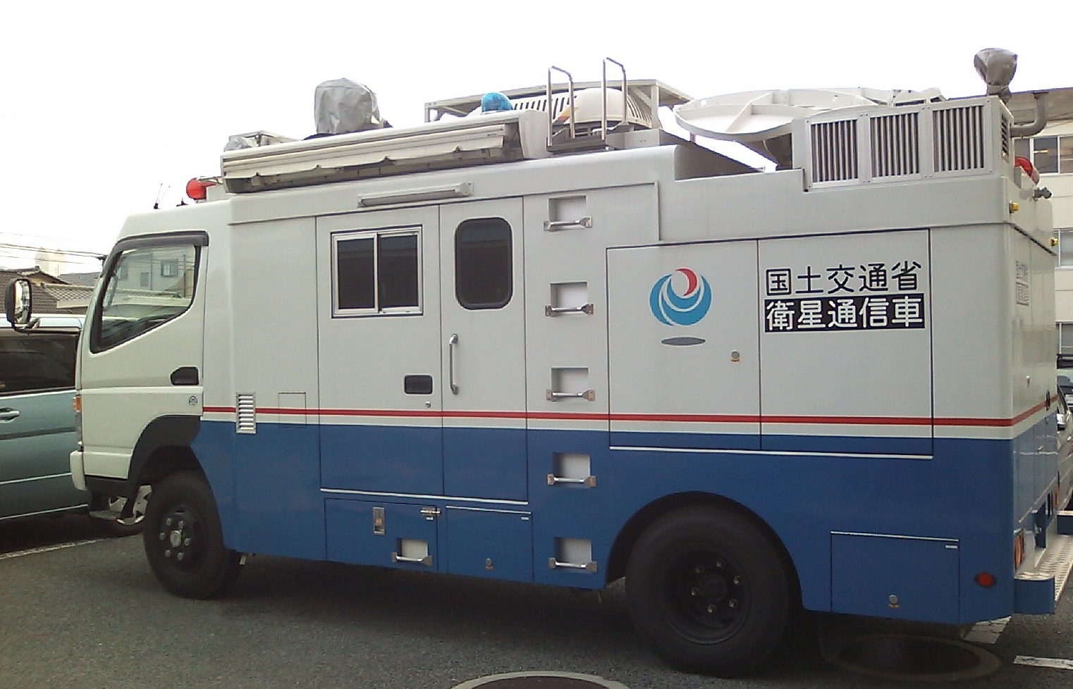 File 衛星通信車1 Jpg Wikimedia Commons