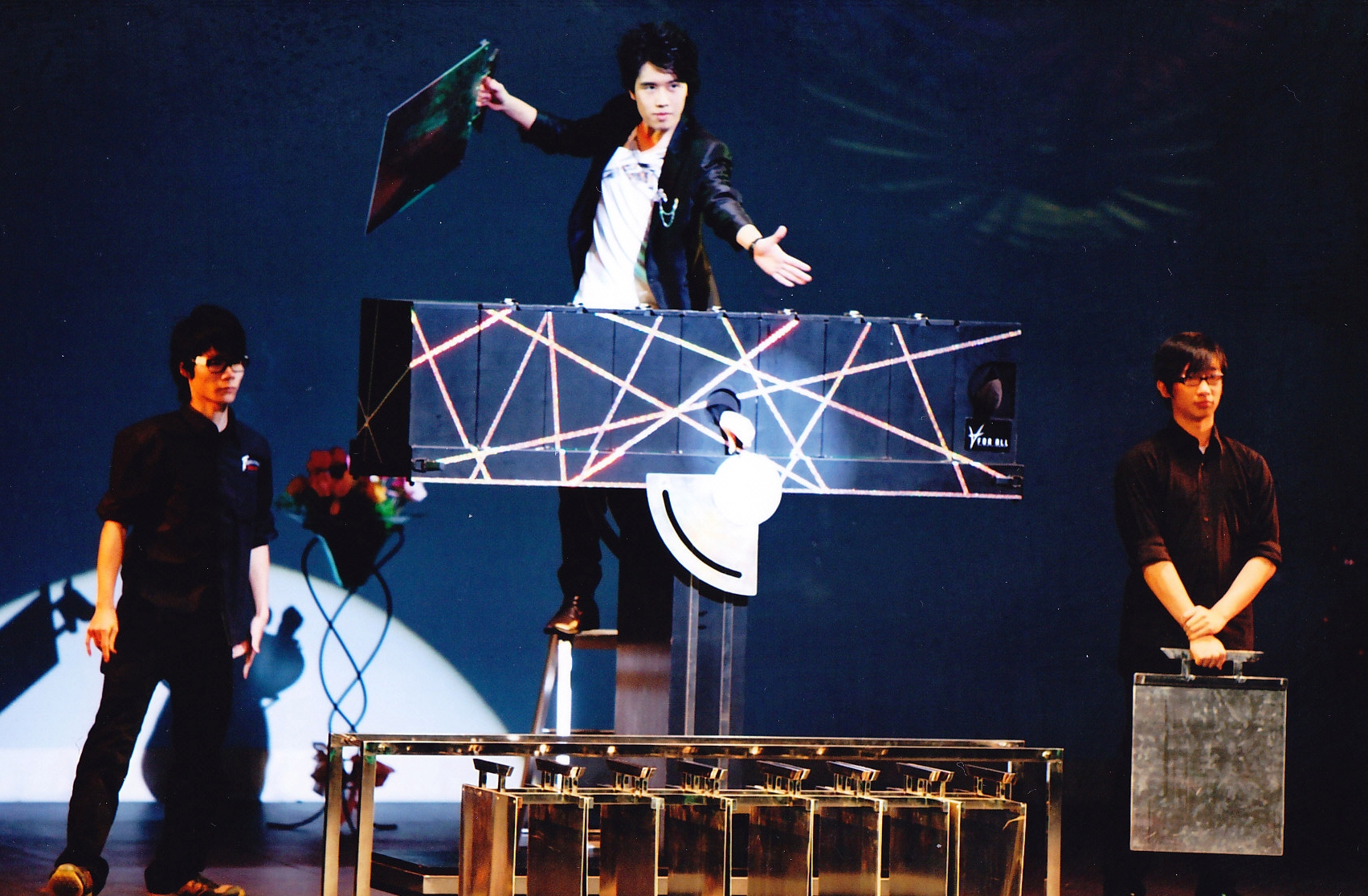 File 魔術師魔法藝術家bond Lee 李澤邦 香港tvb魔法擂台冠軍 魔法之王 Performance Jpg 維基百科 自由的百科全書