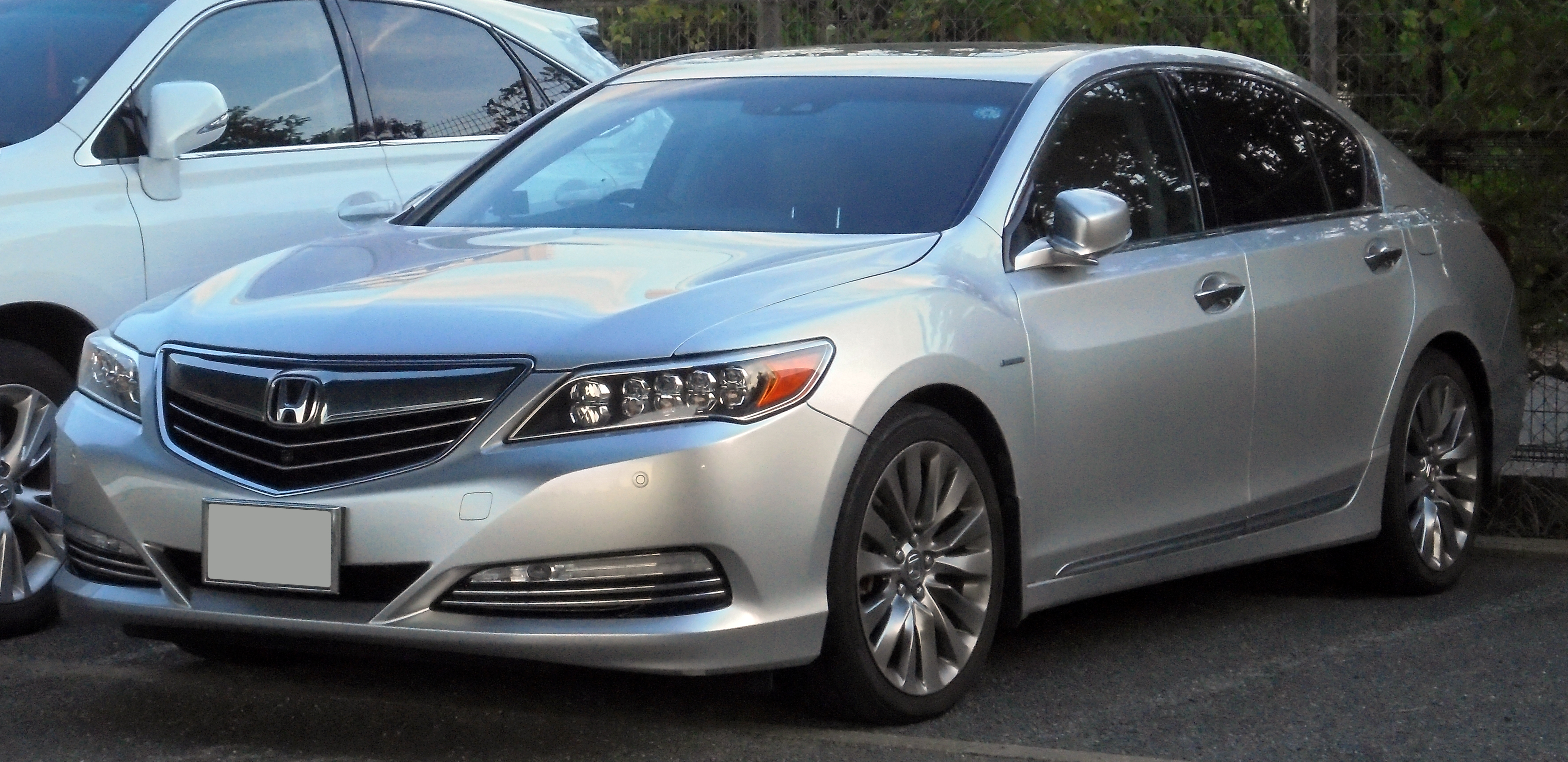 https://upload.wikimedia.org/wikipedia/commons/e/e2/2015-2018_Honda_Legend_Hybrid_EX_4WD_3.5_DAA-KC2_%2820220911%29.jpg