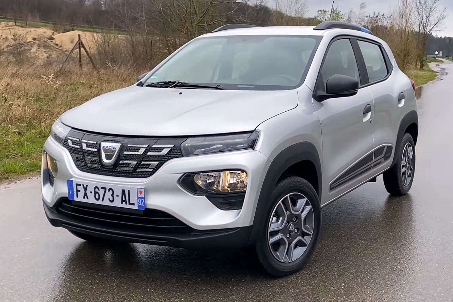 File:2021 Dacia Spring Electric (France) front view 02.png - Wikimedia  Commons