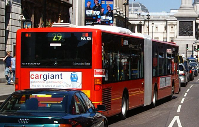 File:Arriva London articulated bus MA131 (BX55 FWR) 5 August 2007 Whitehall route 29.jpg
