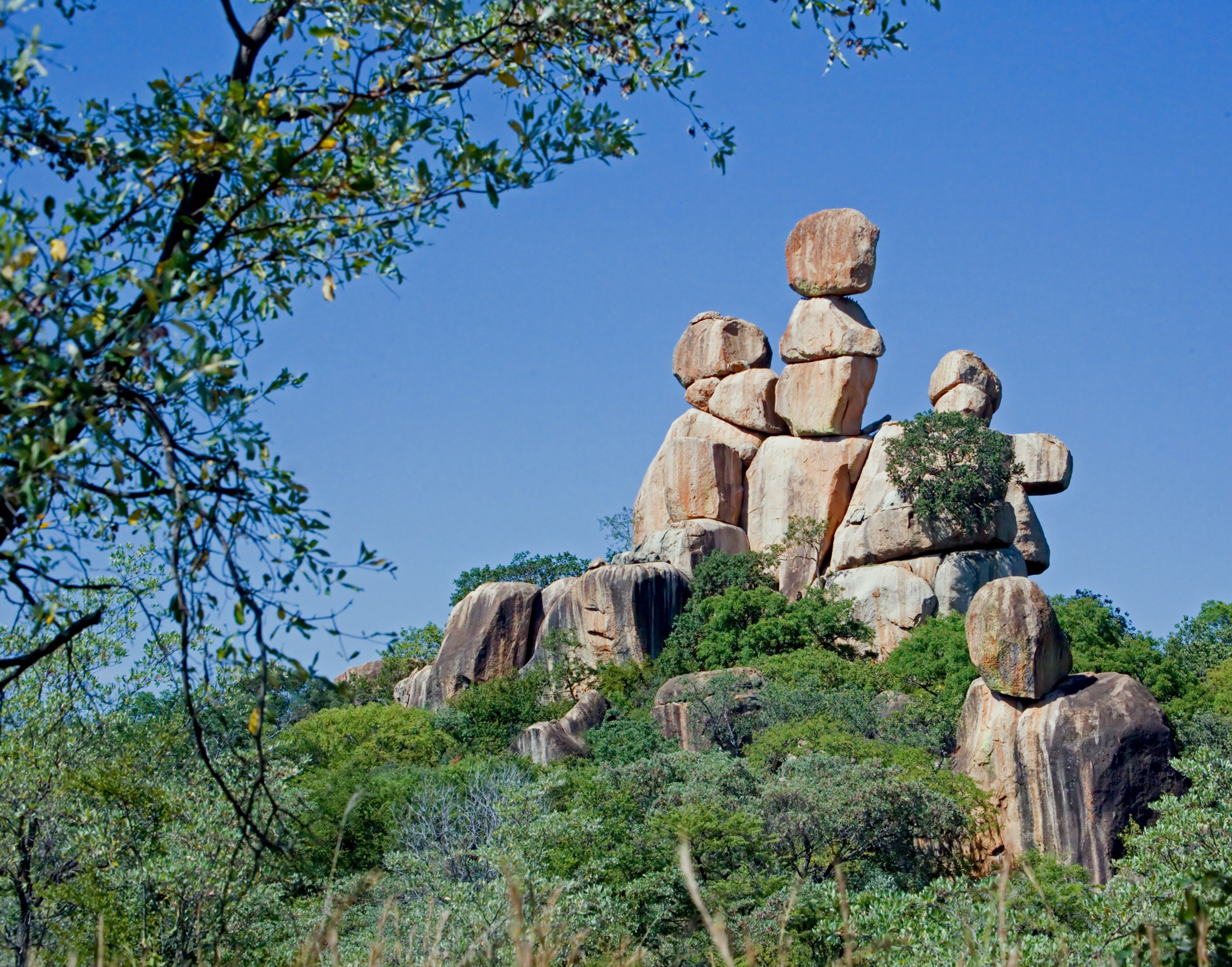 File:Balancing Rocks in Matopos National Park.jpg - Wikimedia Commons