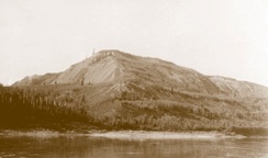 File:Bear_Mountain,_Great_Bear_Lake,_Northwest_Territories.jpg