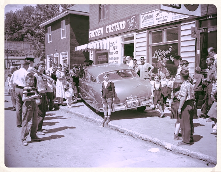 File:Car crashes into Dixie Lee Nut Shop on Montreal Rd. 1954 (16634299753).jpg