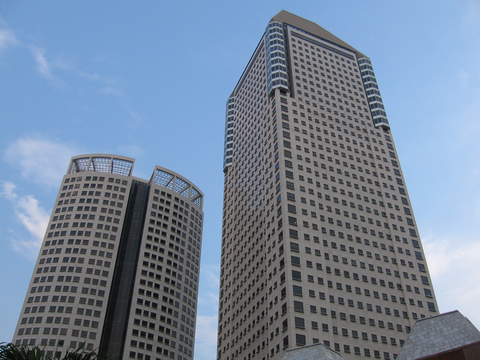 4 тауэр. Millenia Tower Singapore. Millenia Tower. Башни 4 сестры.