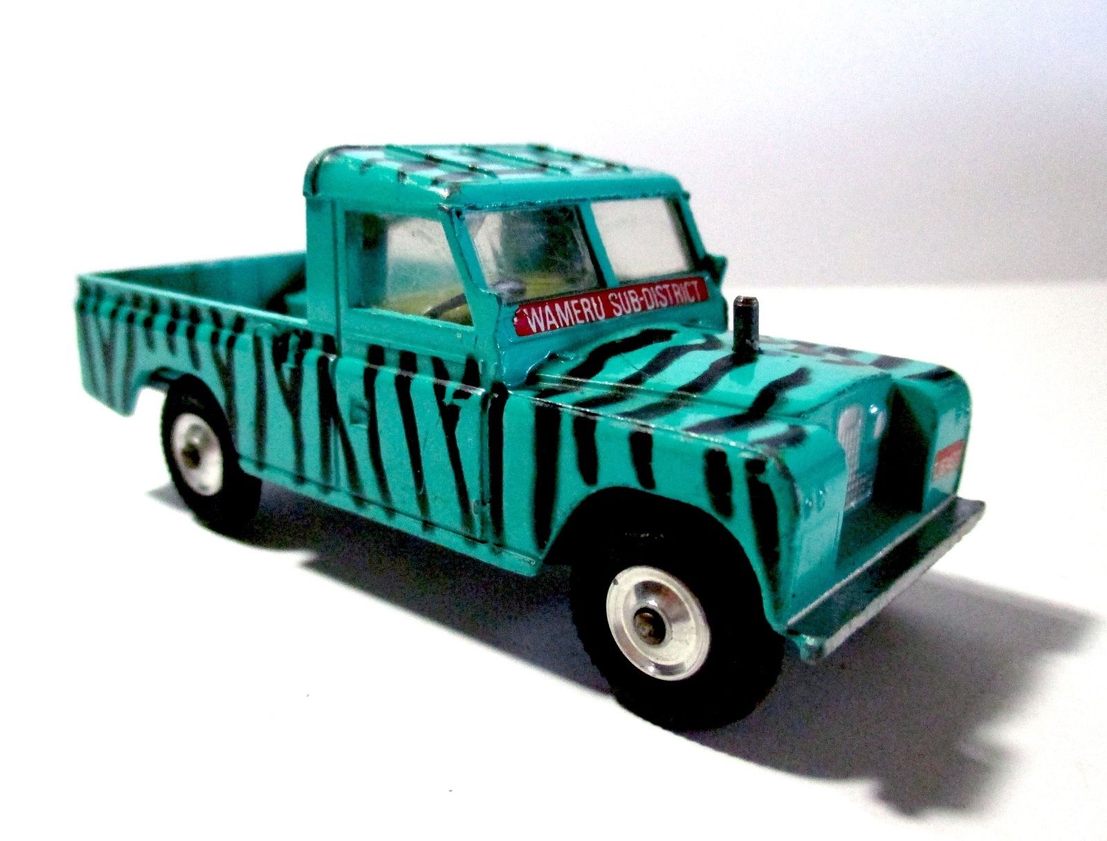 https://upload.wikimedia.org/wikipedia/commons/e/e2/Corgi_Toys_Land_Rover_Daktari.jpeg