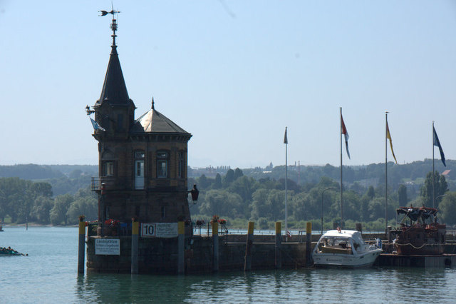 File:Eingang zum Hafen von Konstanz (Entrance to the harbour at Konstanz) - geo-en.hlipp.de - 12471.jpg