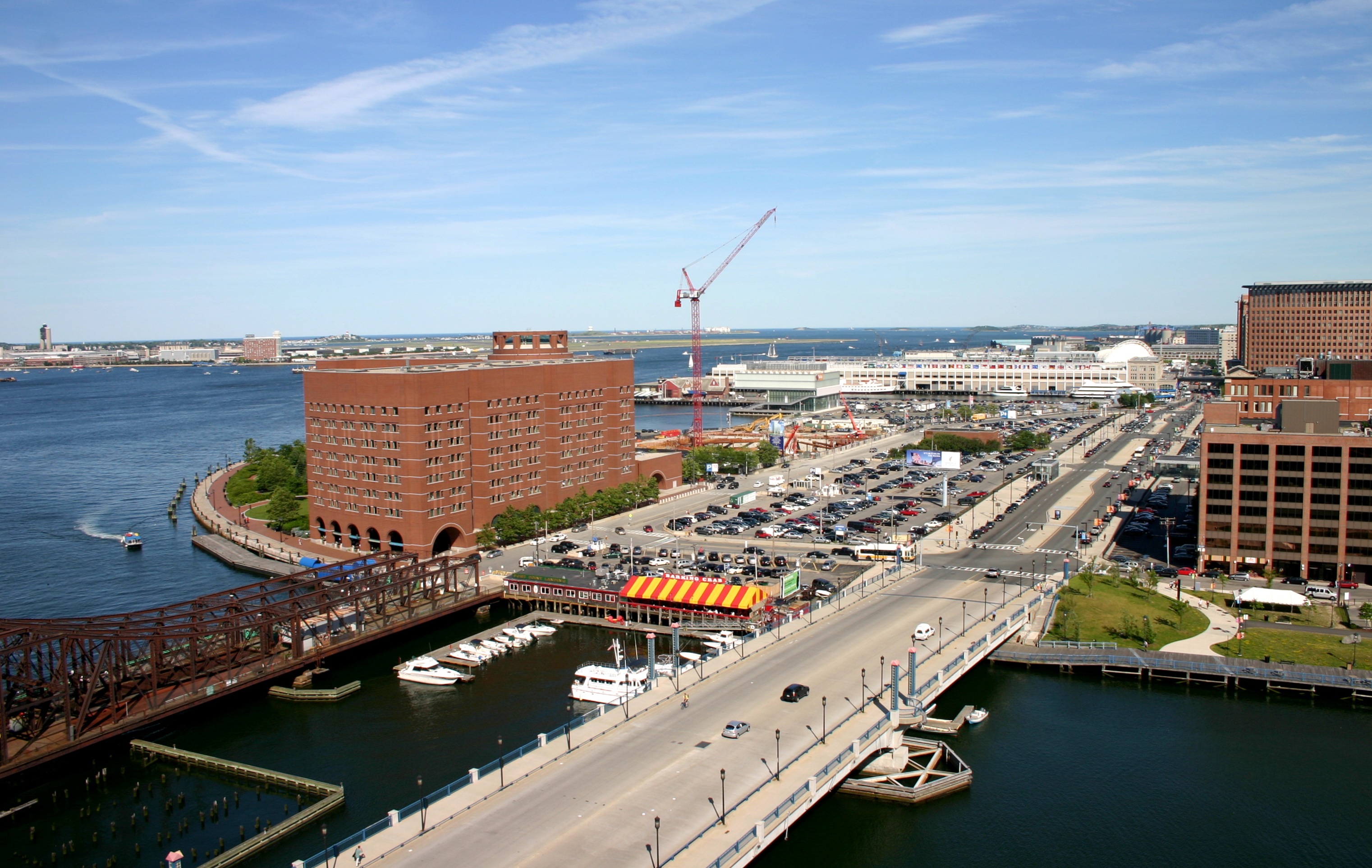 Fan_Pier_and_Moakley_Courthouse_from_across_Fort_Point_Channel%2C_2008.jpg