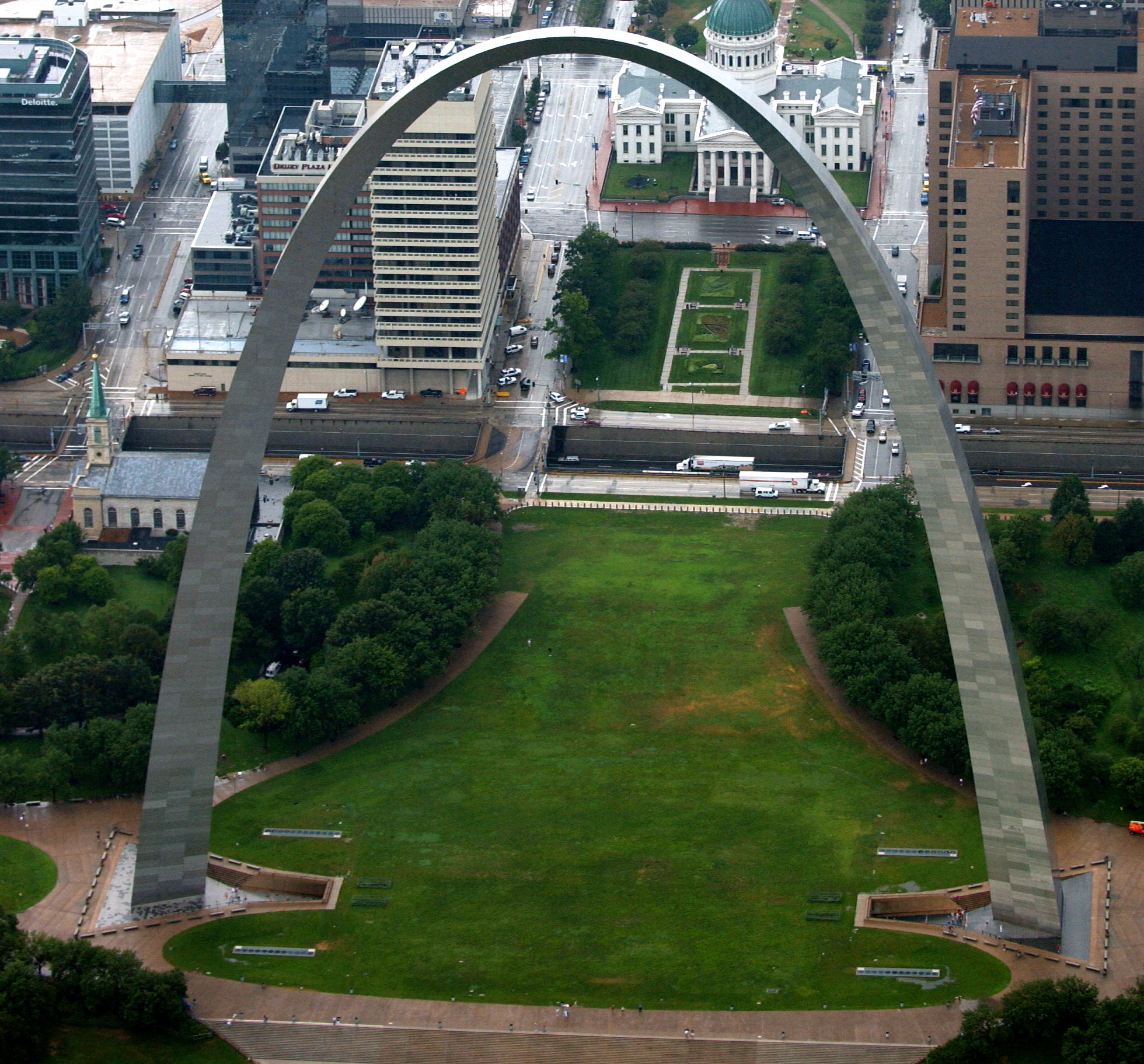 Gateway Arch from air.jpg. 