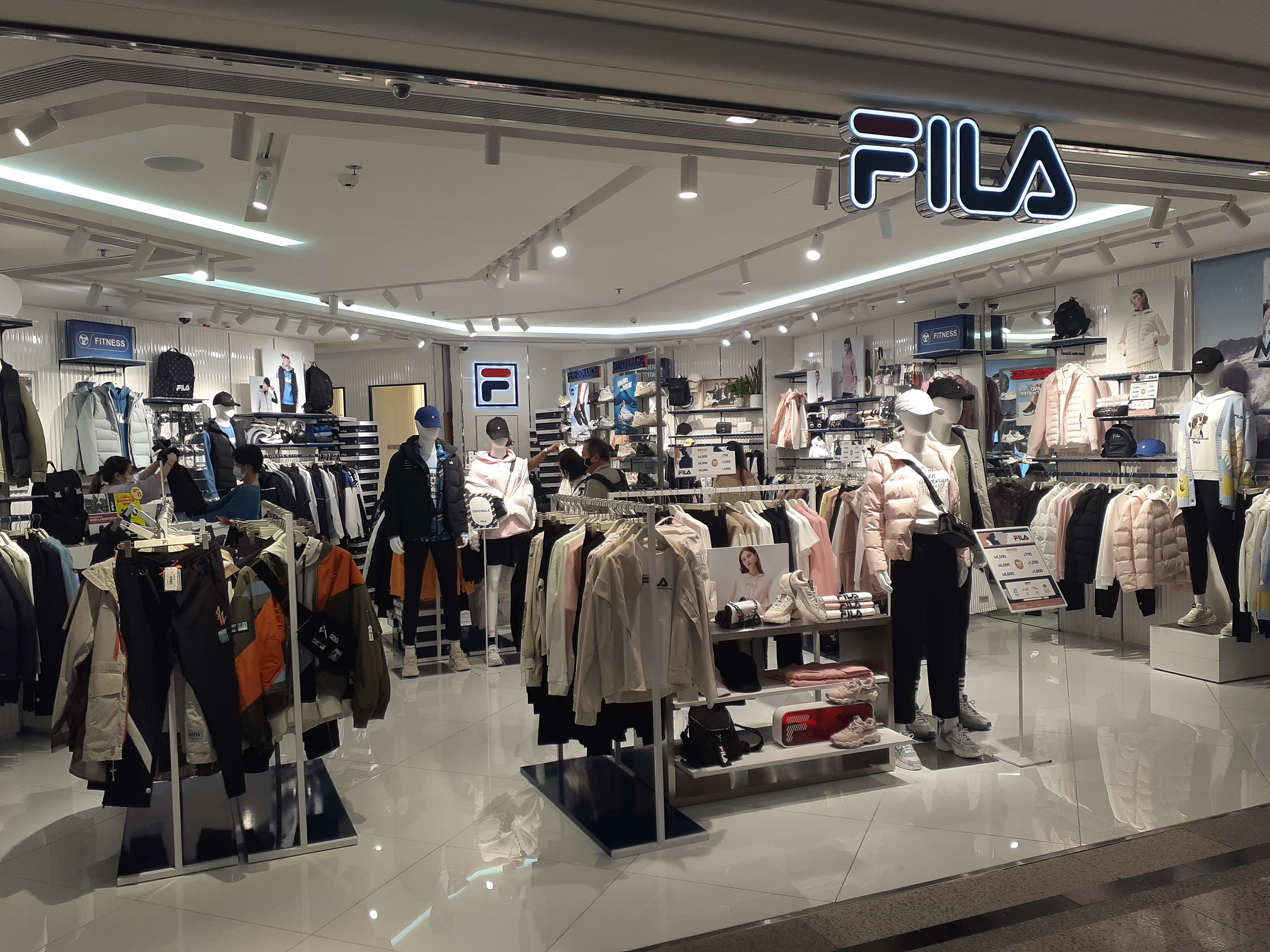 File:HK CWB 銅鑼灣 Causeway Bay 香港時代廣場 Times Square mall shop clothing FILA October 2021 02.jpg - Wikimedia Commons