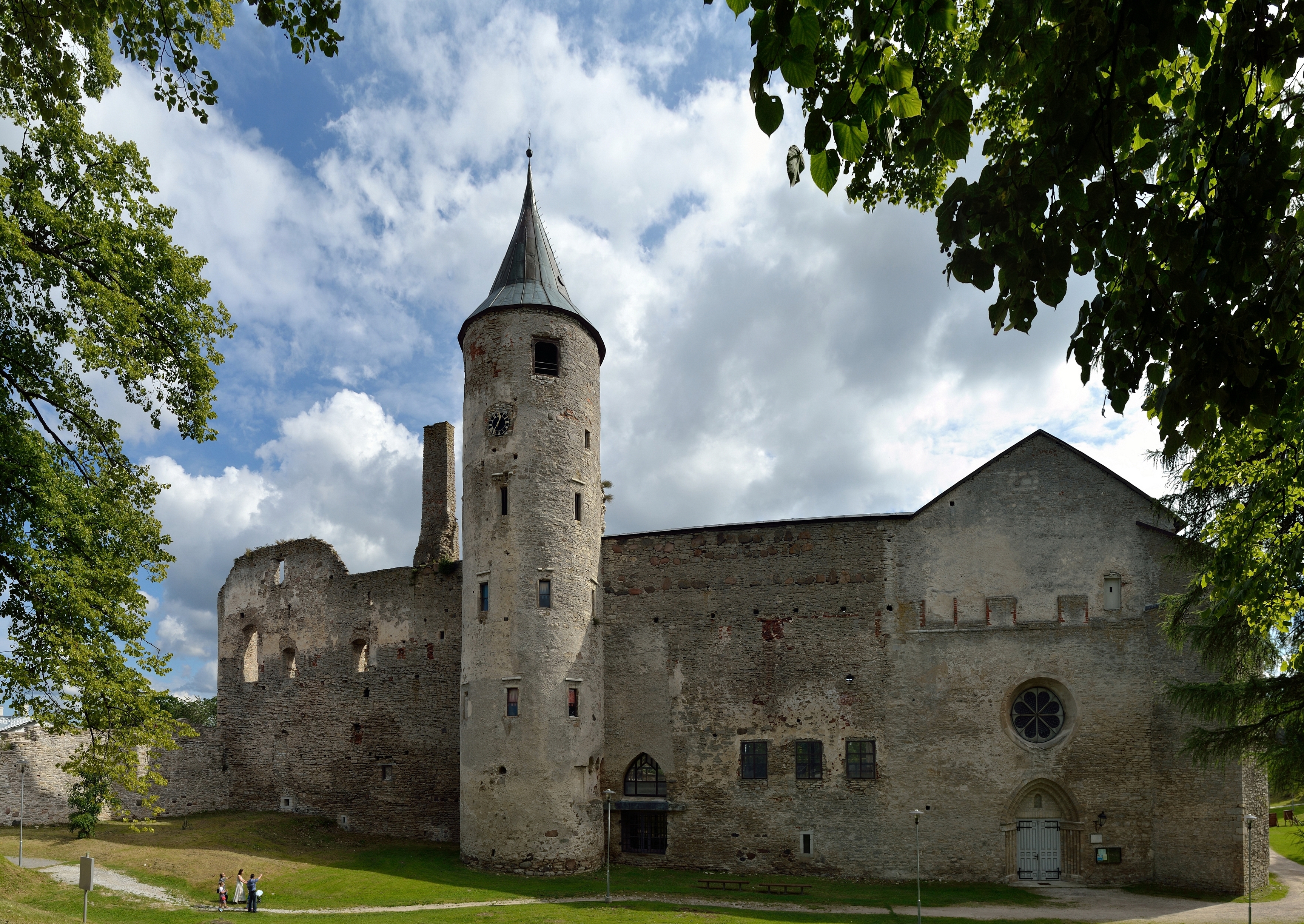 A Sight to Behold: Exploring the Fascinating History of Haapsalu Castle