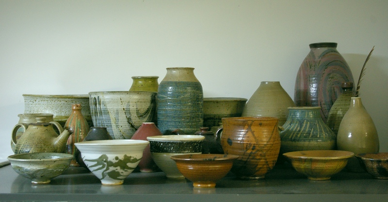 File:Harvey Littleton ceramic pots.jpg