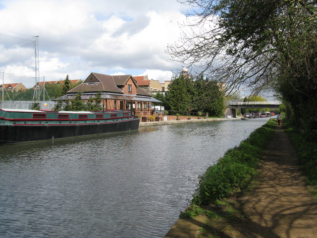 File:High Line Yachting marina, Paddington Arm, Grand Union Canal - geograph.org.uk - 760777.jpg