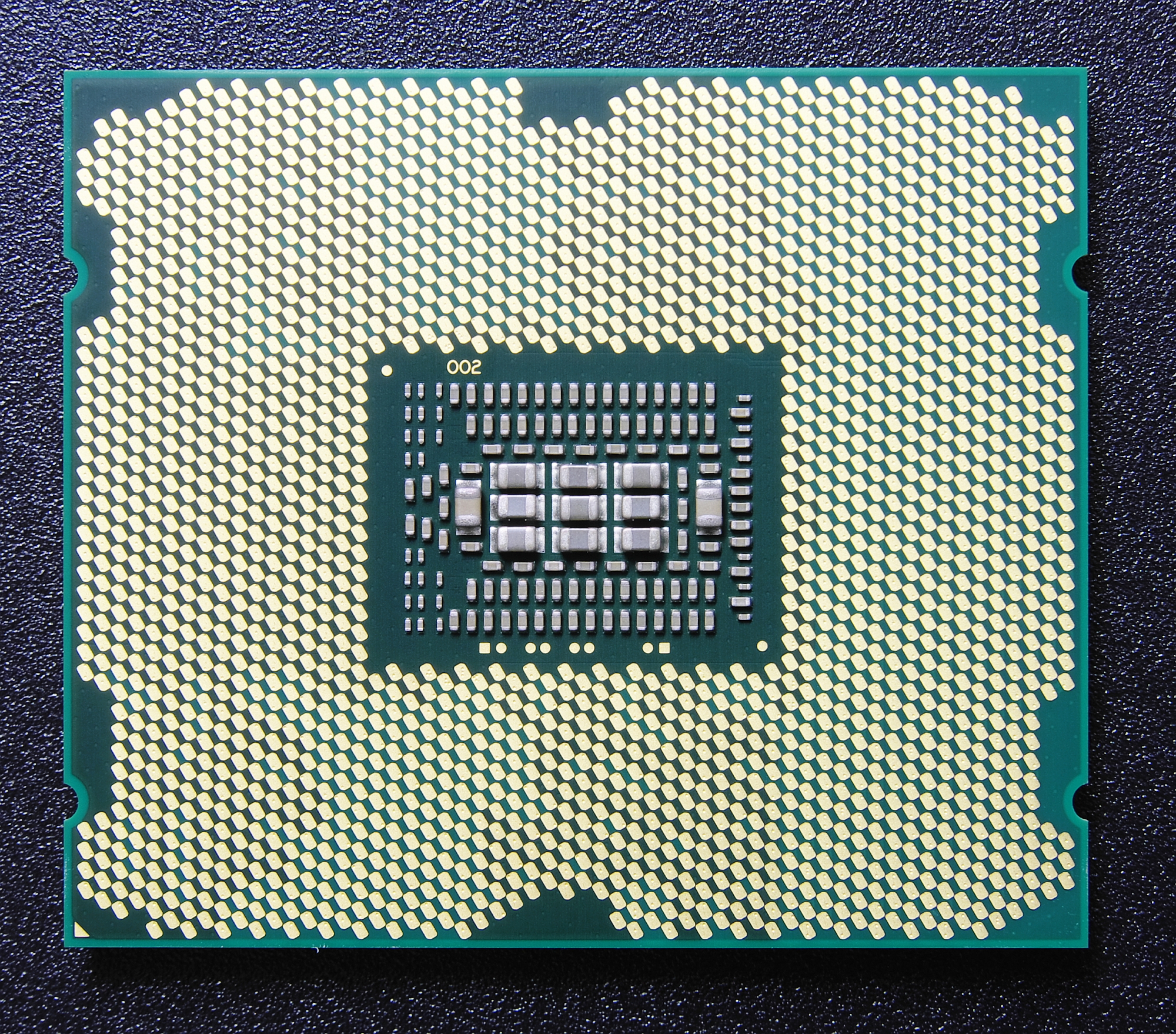 File:Intel core i7-3930k bottom IMGP3911 smial wp.jpg - Wikimedia Commons