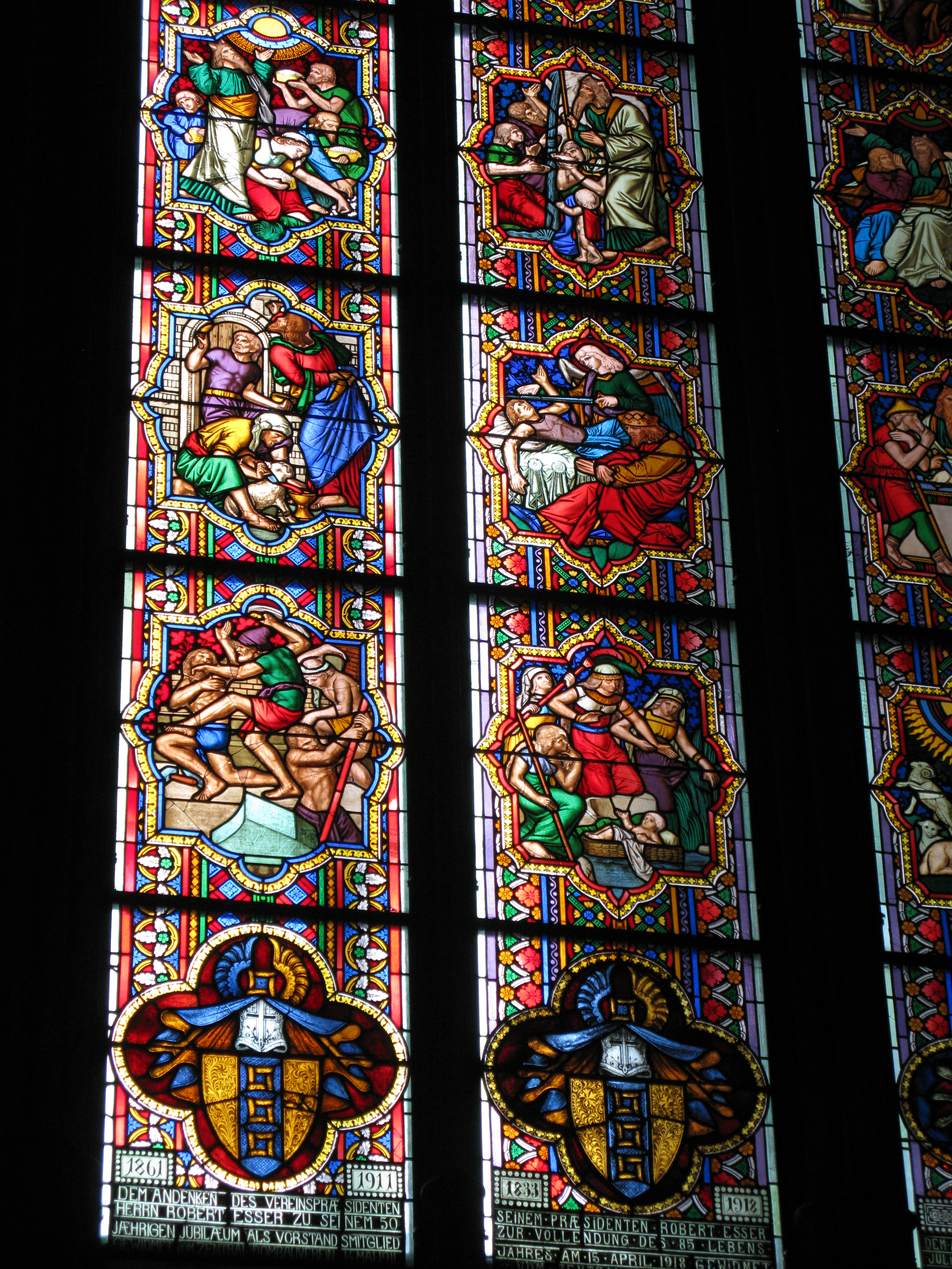 File:Kölner Dom, Fenster der Westseite von innen, Südturm ...