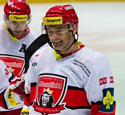 <span class="mw-page-title-main">Jaroslav Kudrna</span> Czech professional ice hockey player (born 1975)