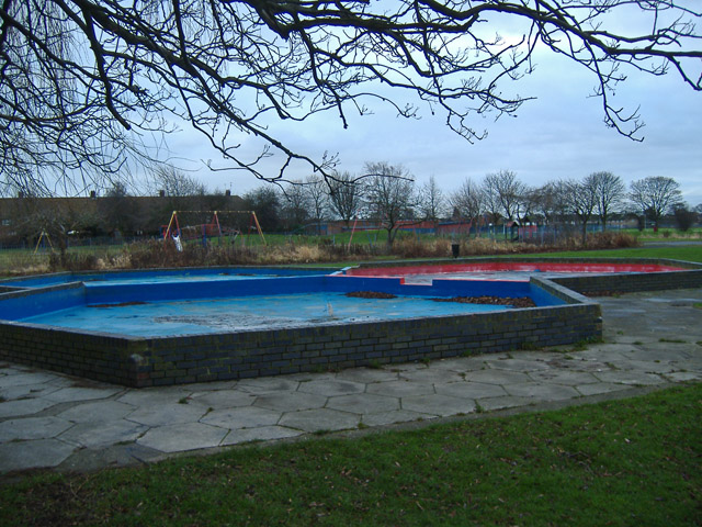 File:Longhill playing fields, Hull - geograph.org.uk - 643358.jpg