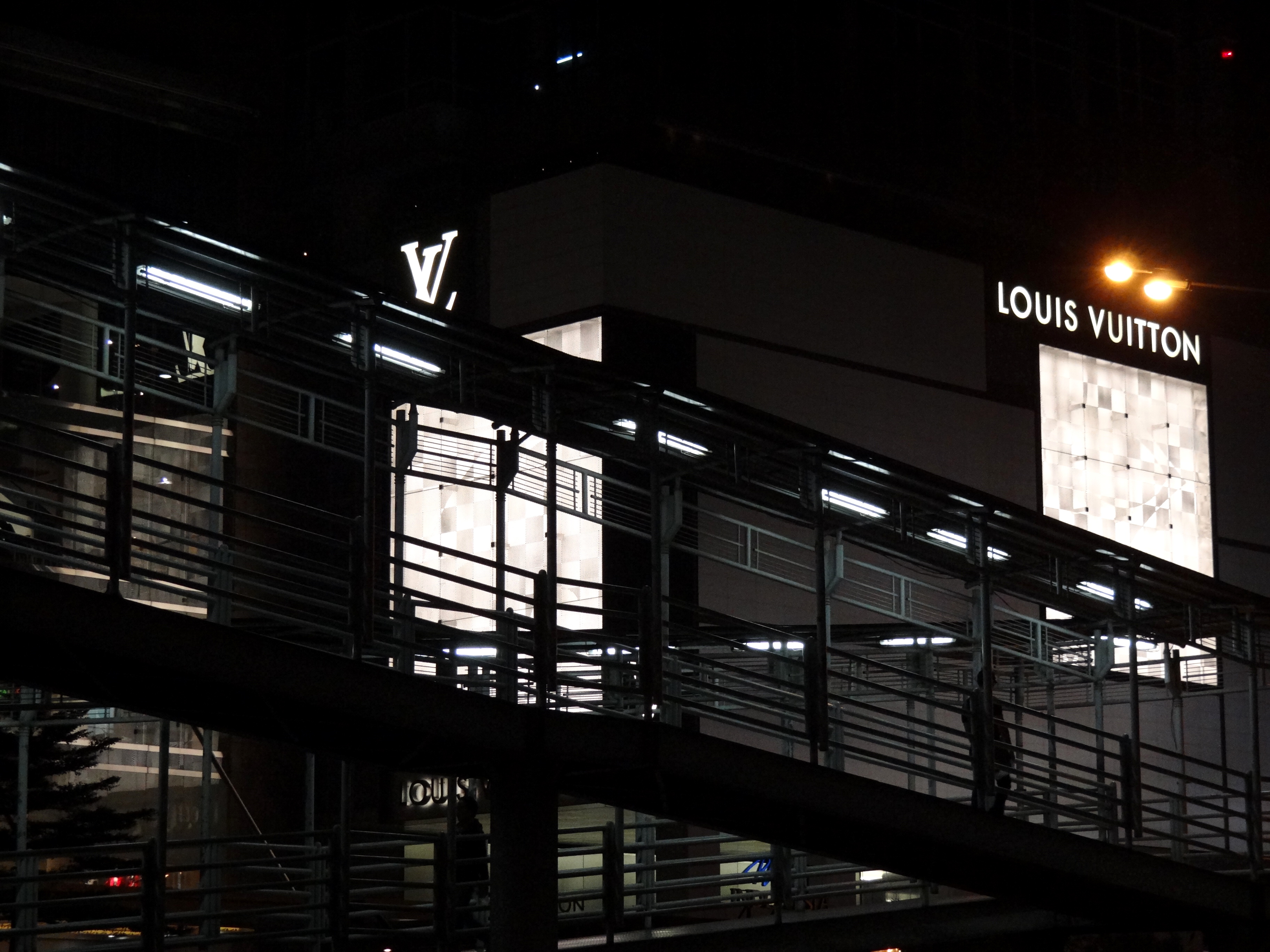 File:Night View of Transjakarta Bus Stop and Louis Vuitton Store - Jakarta  - Indonesia.jpg - Wikimedia Commons