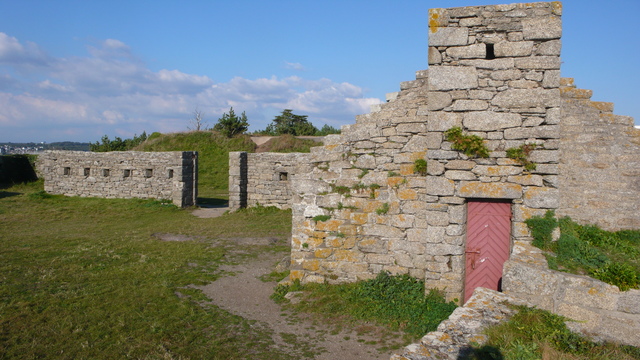 File:P1040006-fort-du-cabellou.jpg