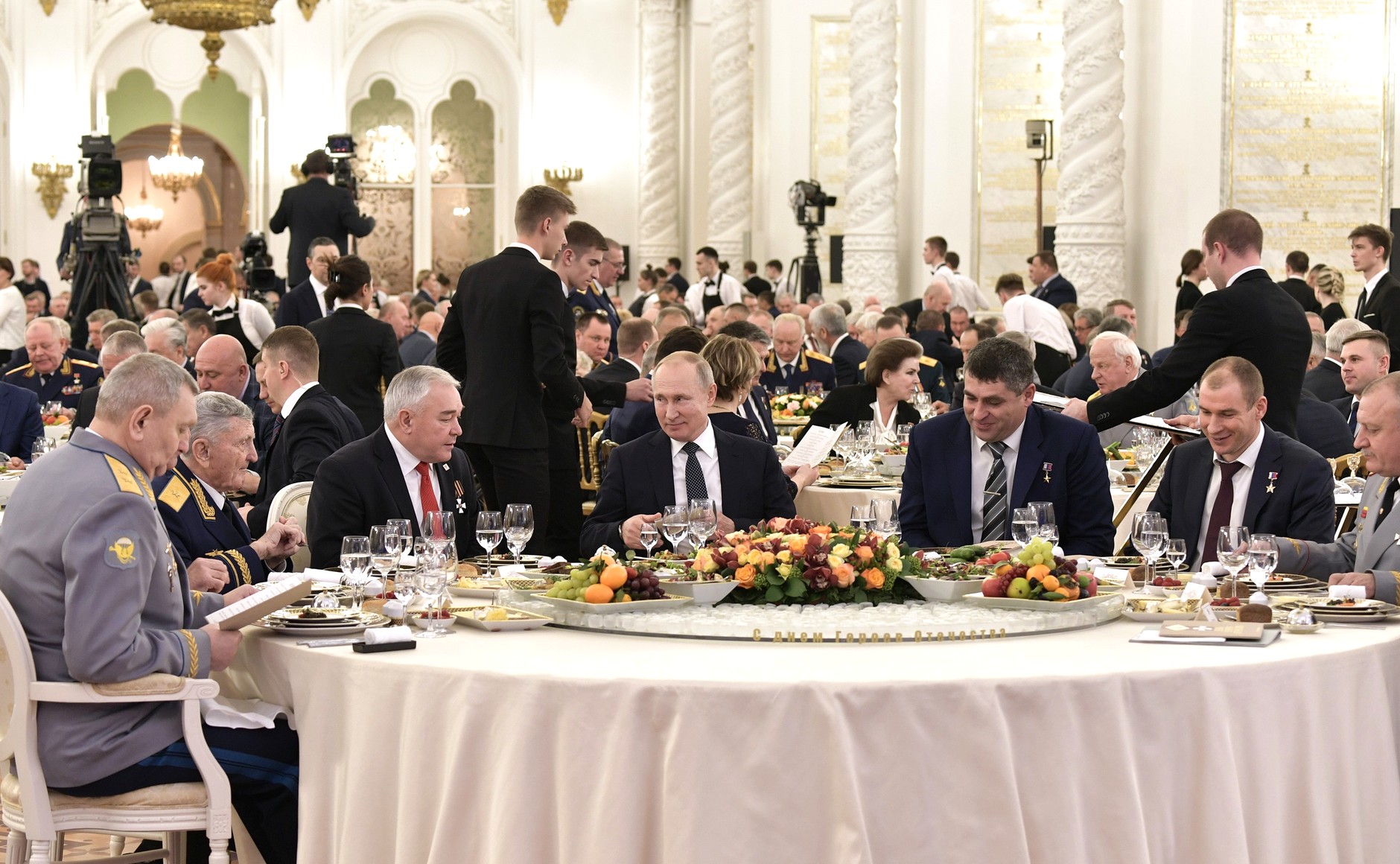 Президентский прием. Торжественный прием в Кремле. Банкет в Кремле. Фуршет в Кремле.