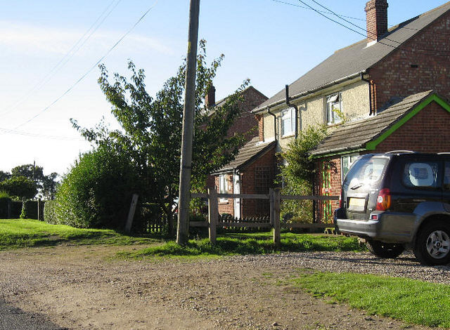 File:Semi-detached - geograph.org.uk - 293427.jpg