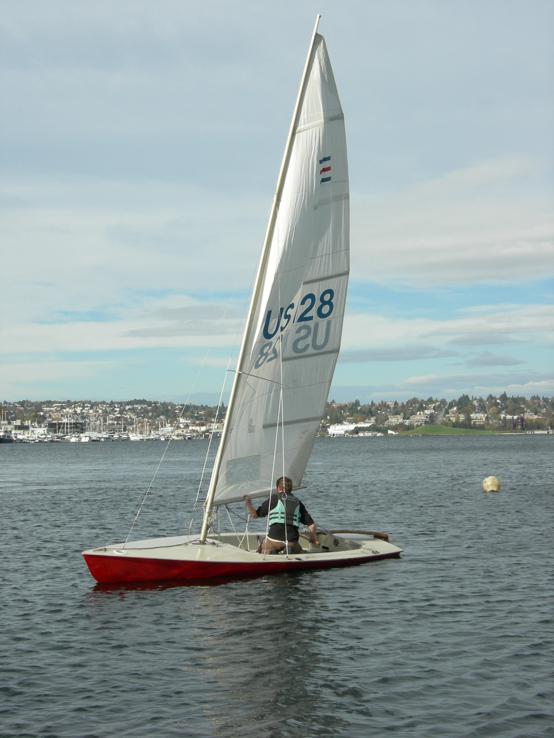 File Small Sailboat On Lake Union 01 jpg Wikipedia