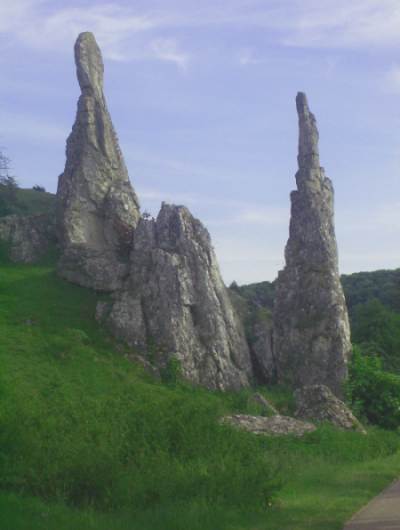 File:Steinerne jungfrauen.jpg