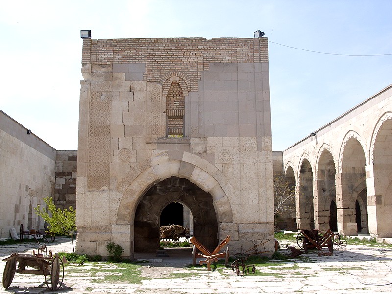 File:Sultanhani - Caravanserraglio - panoramio.jpg