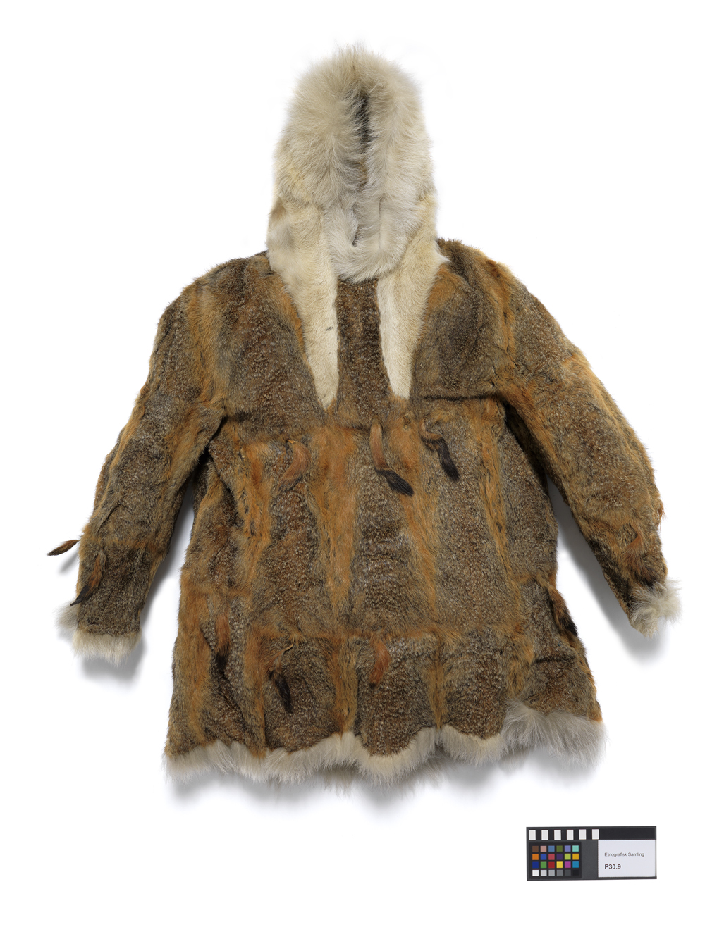 File:Tøj til mand fra Kobber-inuit i arktisk - Man's clothing from Copper Inuit in Arctic Canada (15144851729).jpg Wikimedia Commons