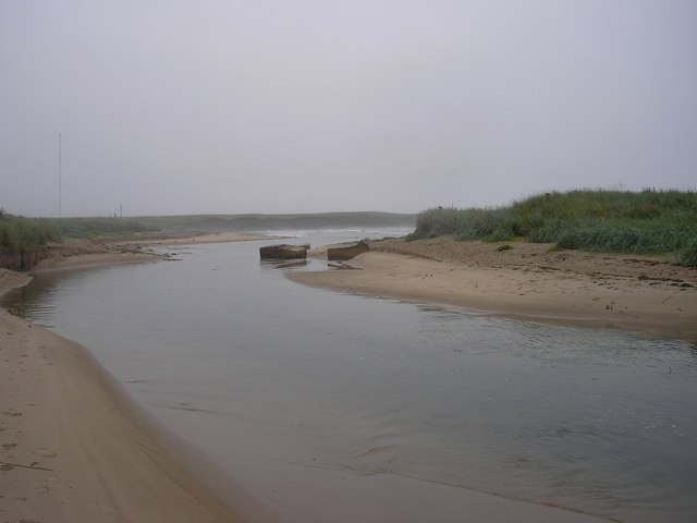 File:The Annstead Burn as it meets the North Sea - geograph.org.uk - 928271.jpg