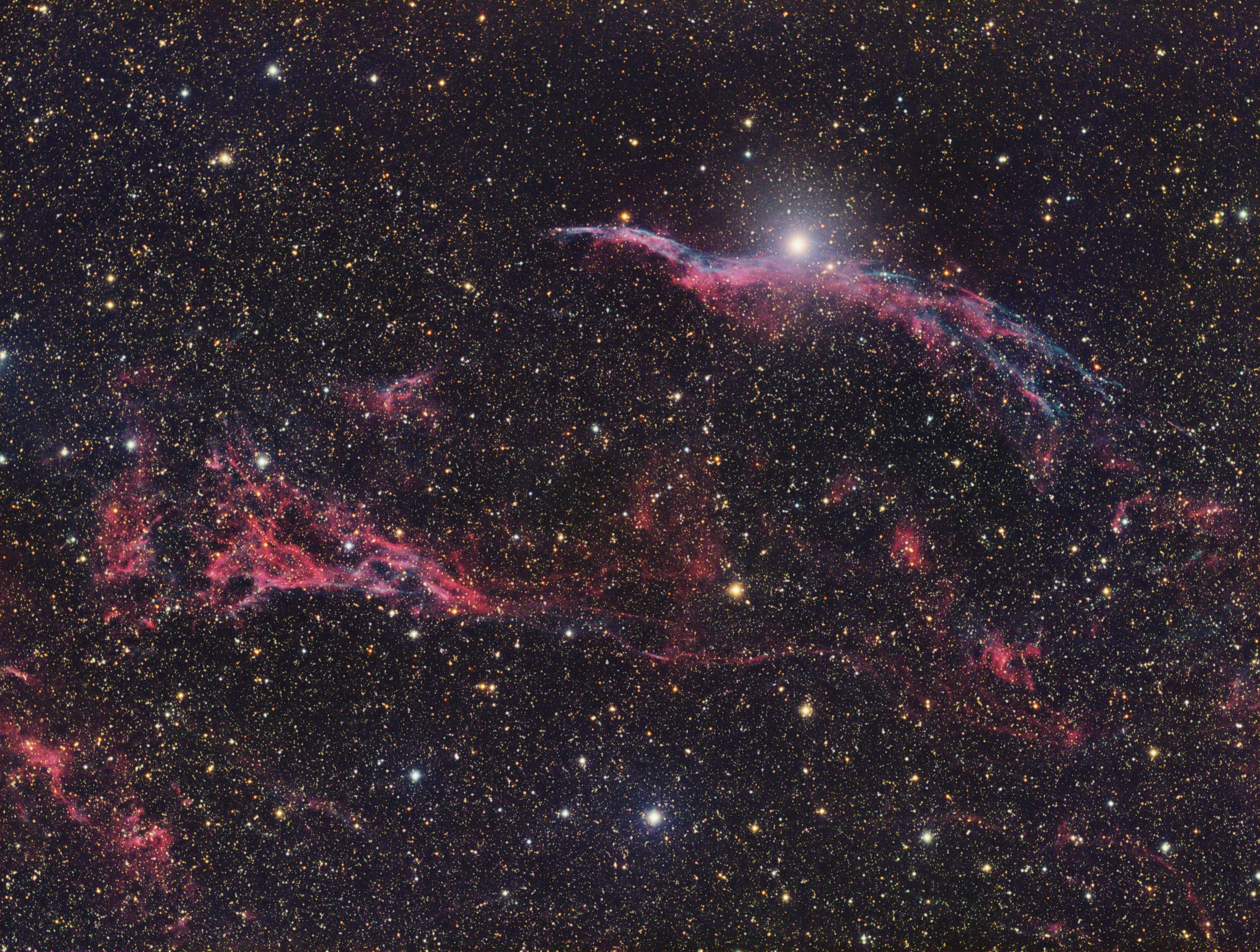 The_Veil_Nebula_in_Cygnus.jpg