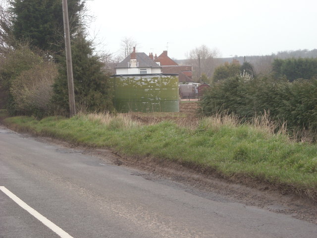 File:Unobtrusive Water Tank, Offenham - geograph.org.uk - 746801.jpg