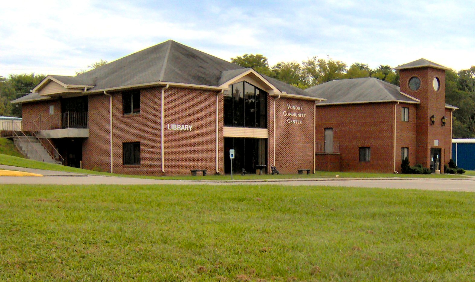 Hall right. Madisonville, Tennessee США. Общество детских домов Теннесси. Тюрьма штата Теннесси. В Воноре (Vonore.