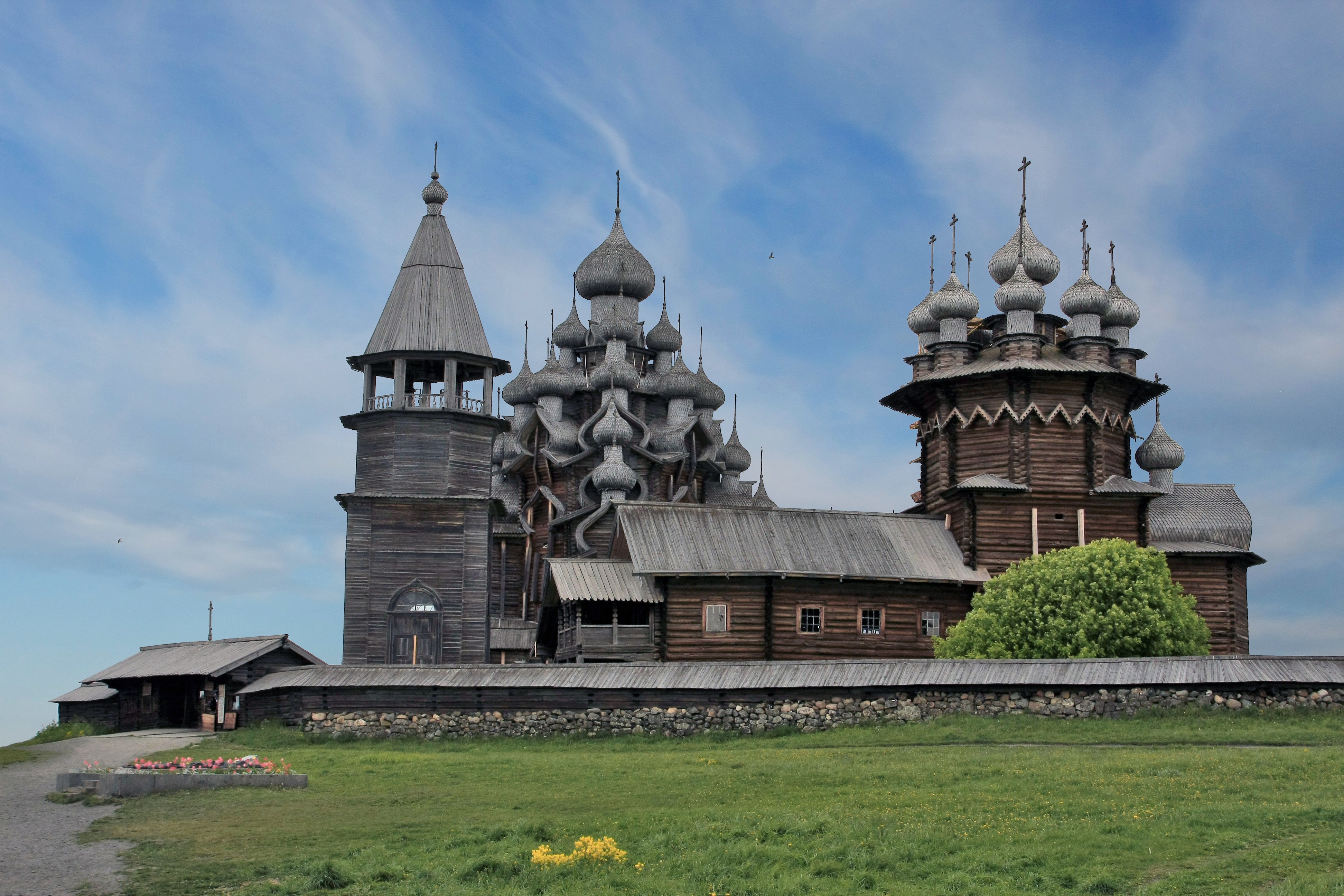 Кижского погоста памятники