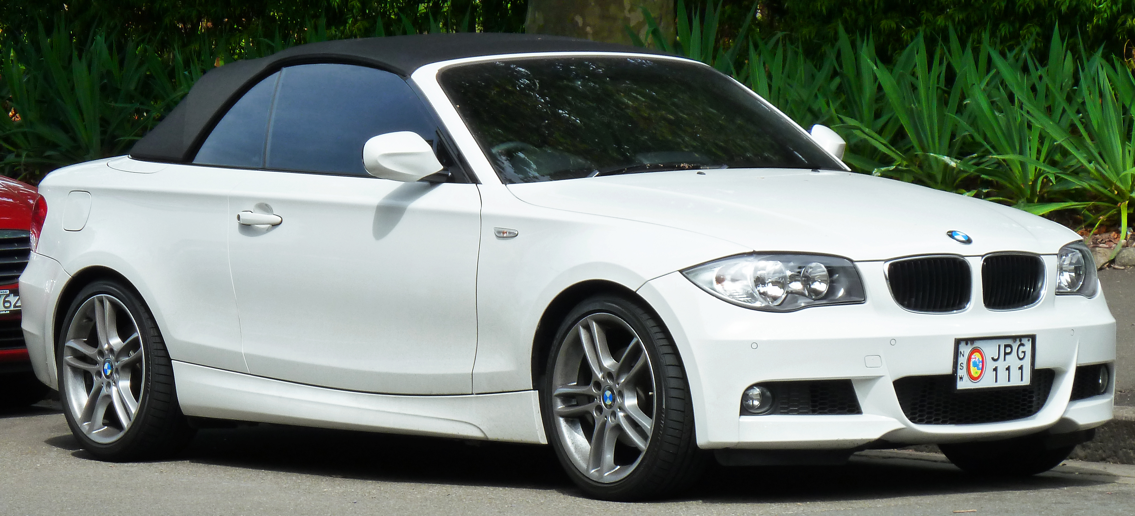 ファイル:2008-2010 BMW 120i (E88) convertible (2011-11-08) 01.jpg