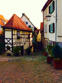 File:Bügeleisenhaus Bad Wimpfen.jpg